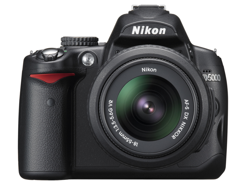 Illustration for article titled Nikon D5000 DSLR: 12.3 MP, 720p HD Video and Swivel Screen for $850